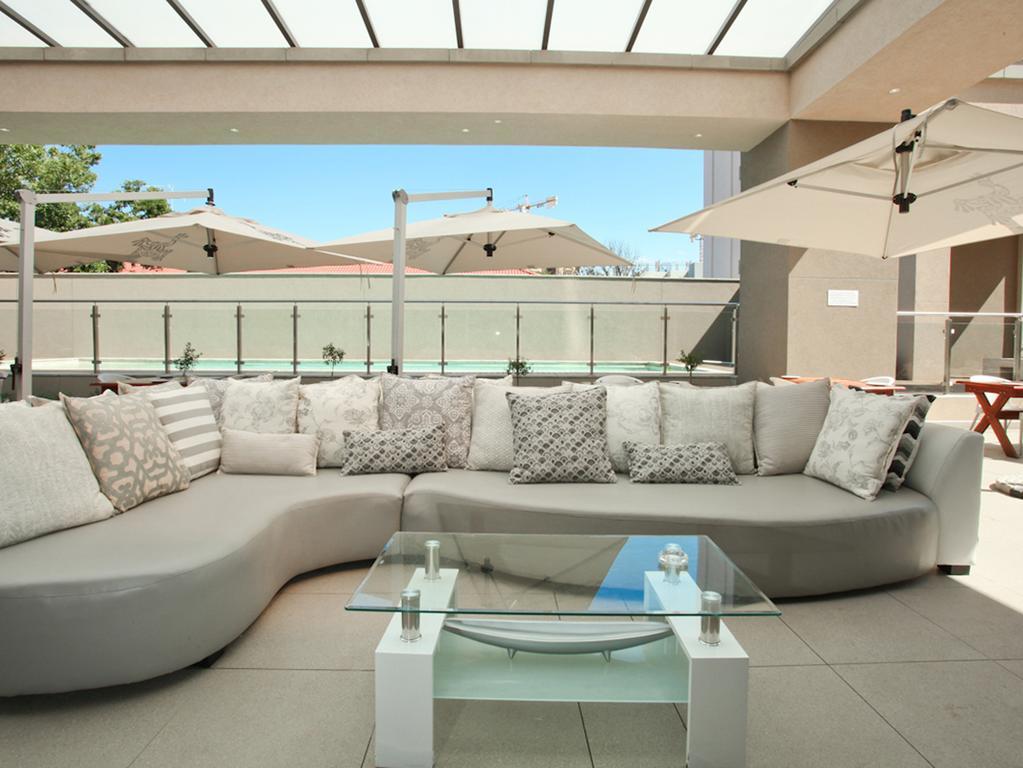 Luxurious Sandton Skye Apartment ภายนอก รูปภาพ