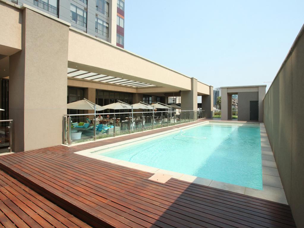 Luxurious Sandton Skye Apartment ภายนอก รูปภาพ