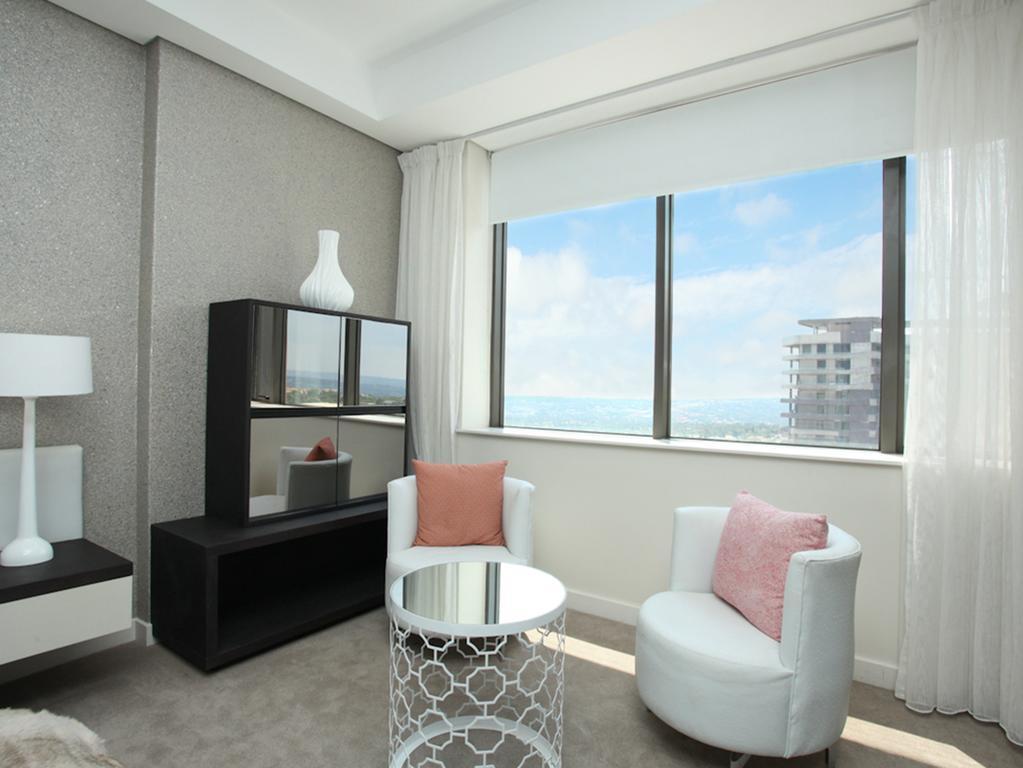Luxurious Sandton Skye Apartment ภายนอก รูปภาพ