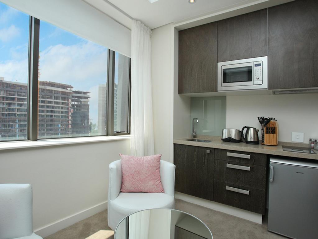 Luxurious Sandton Skye Apartment ภายนอก รูปภาพ